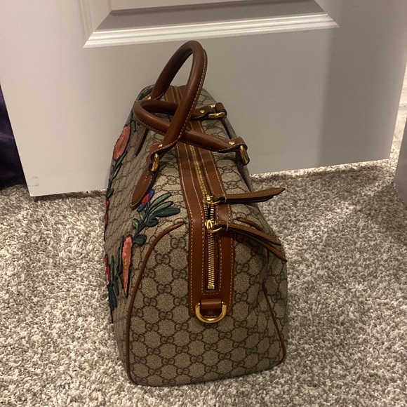 Absolutely stunning and lightly used Gucci “GG Boston monogram embroidered bag! - Picture 4 of 5